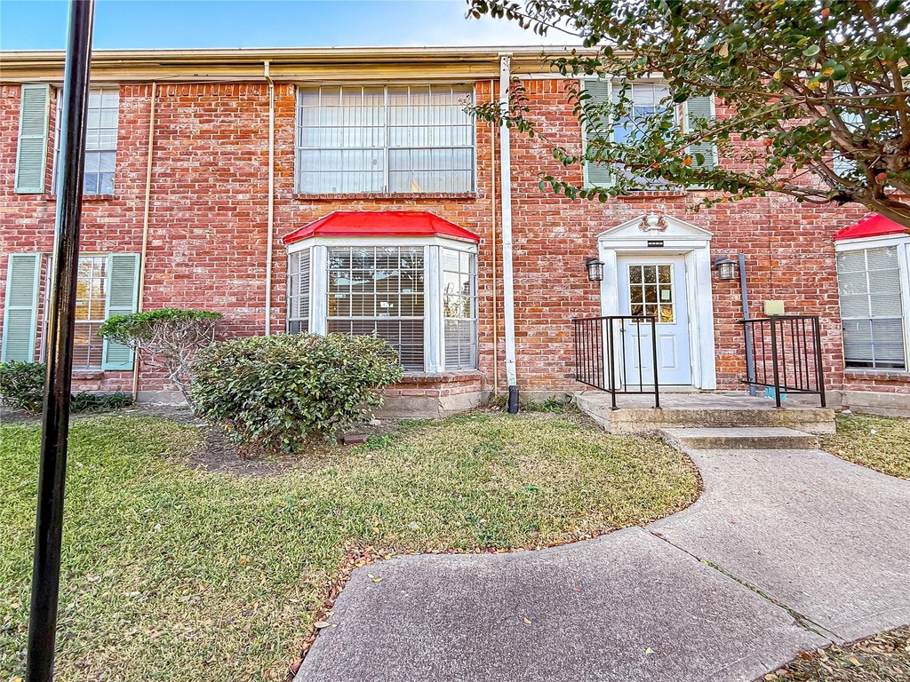9201 Clarewood Drive - Photo 0