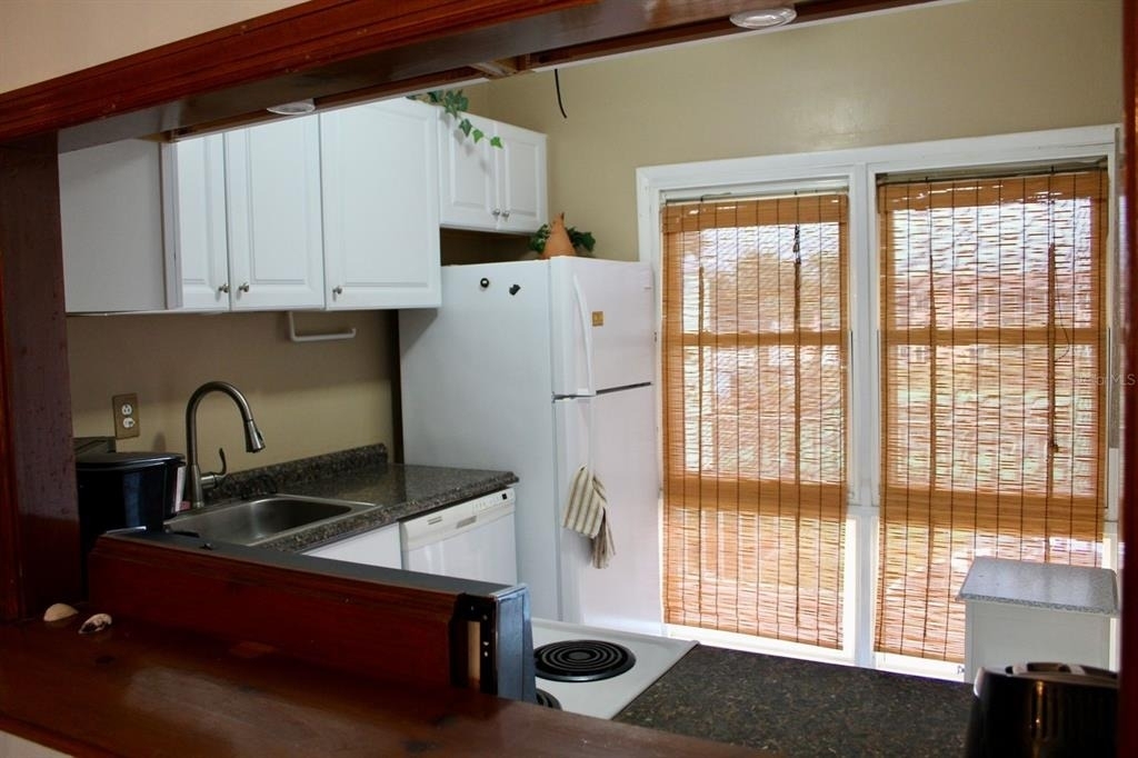 715 S Beach Street - Photo 2