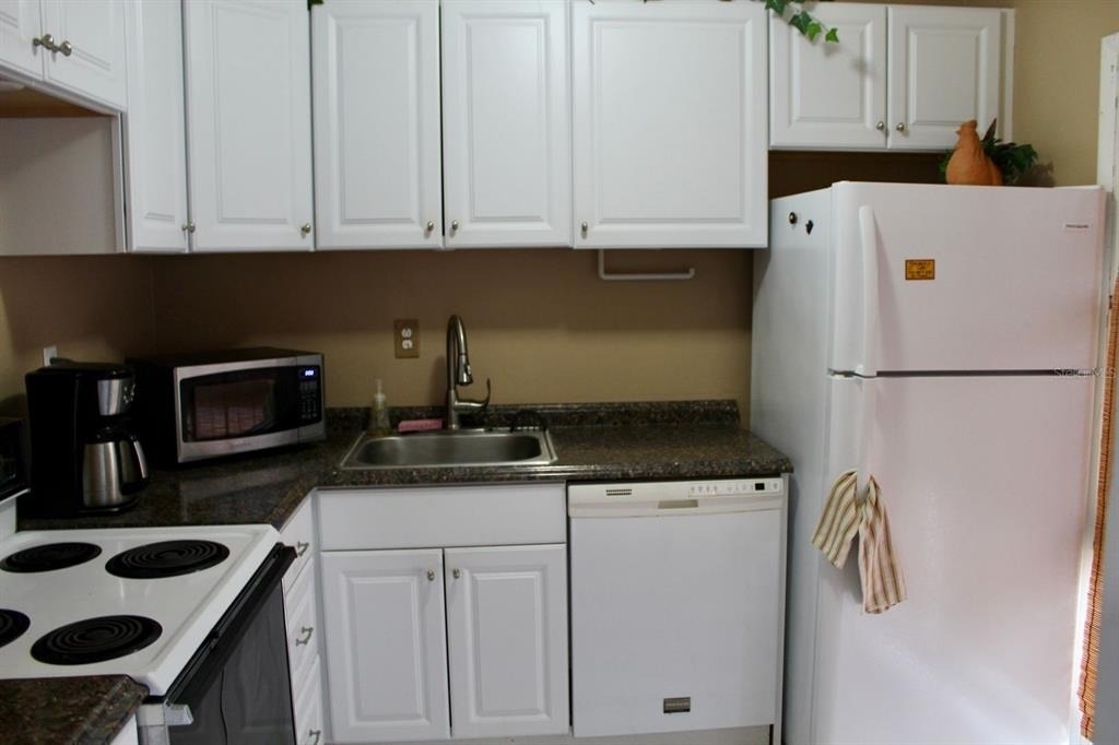 715 S Beach Street - Photo 3