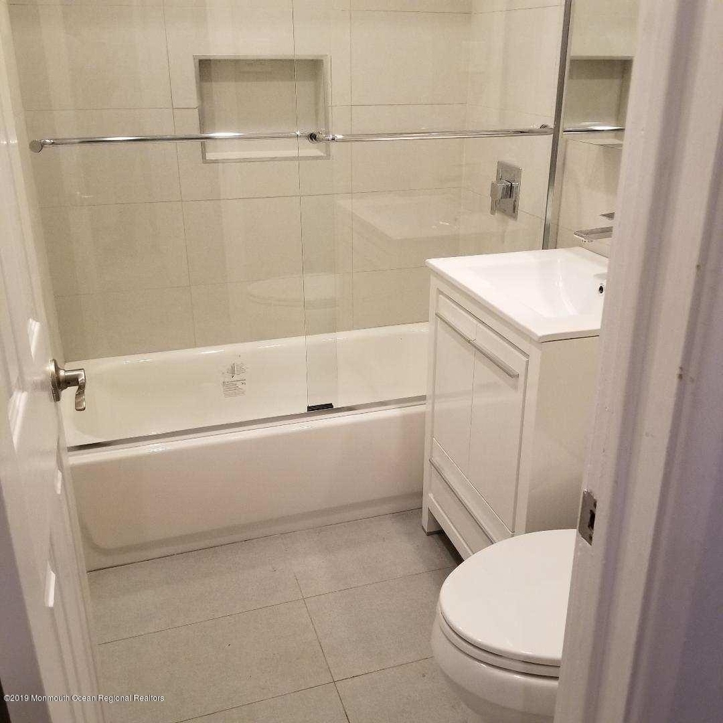 240 Castlewall Avenue - Photo 5