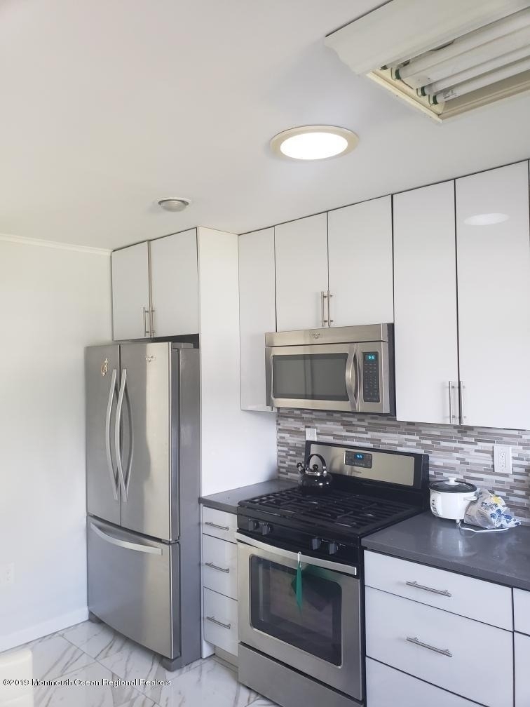 240 Castlewall Avenue - Photo 2