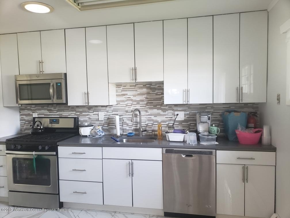 240 Castlewall Avenue - Photo 3
