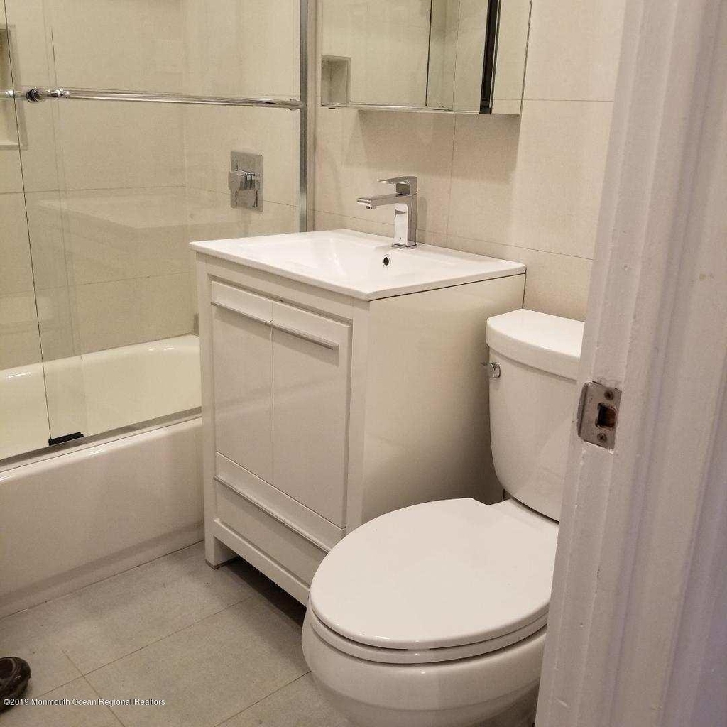 240 Castlewall Avenue - Photo 4