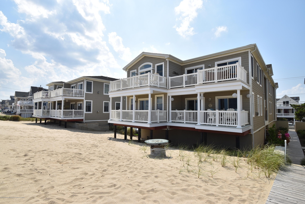 239 Beachfront - Photo 0
