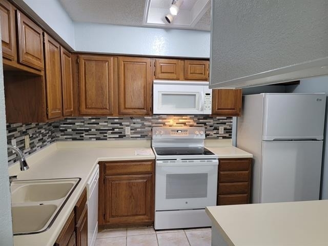 1104 Horizon Trail - Photo 0