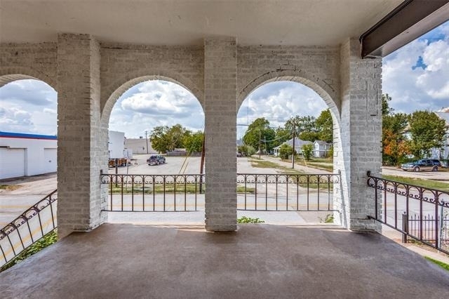 2309 Wesley Street - Photo 2