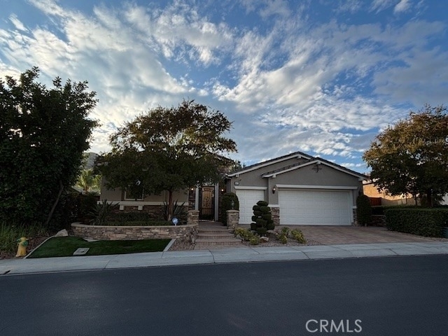 483 Lyle - Photo 0