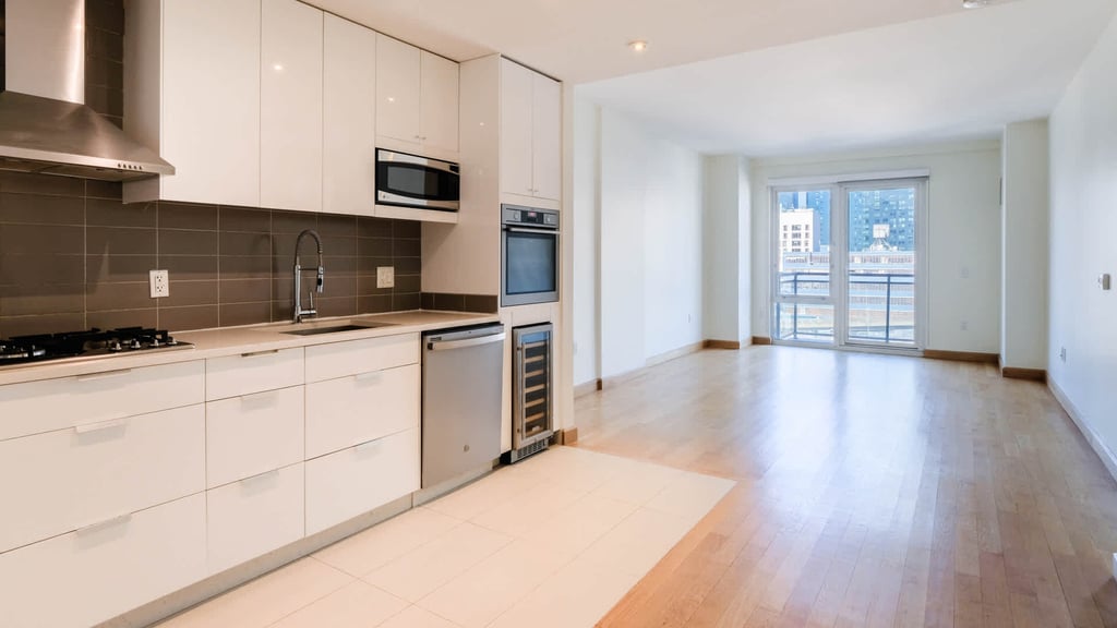 431 W 37th Street - Photo 1