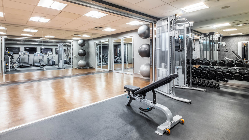 431 W 37th Street - Photo 14