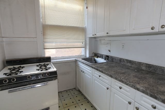 1923 W Winnemac Avenue - Photo 1
