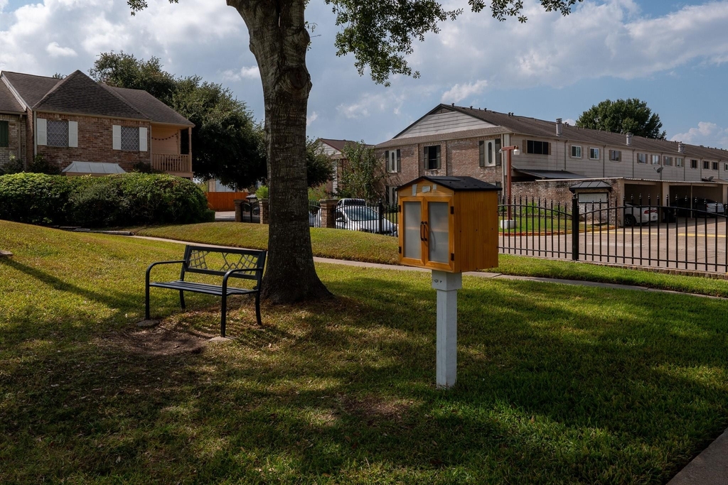 8486 Ariel Street - Photo 4