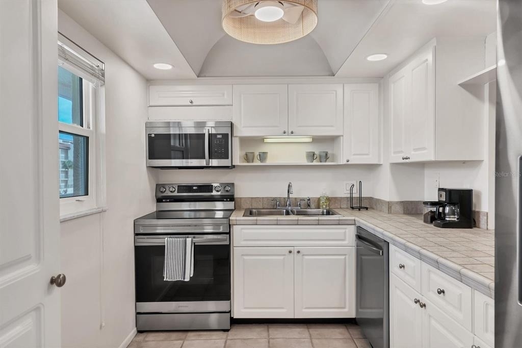 1250 N Portofino Drive - Photo 7
