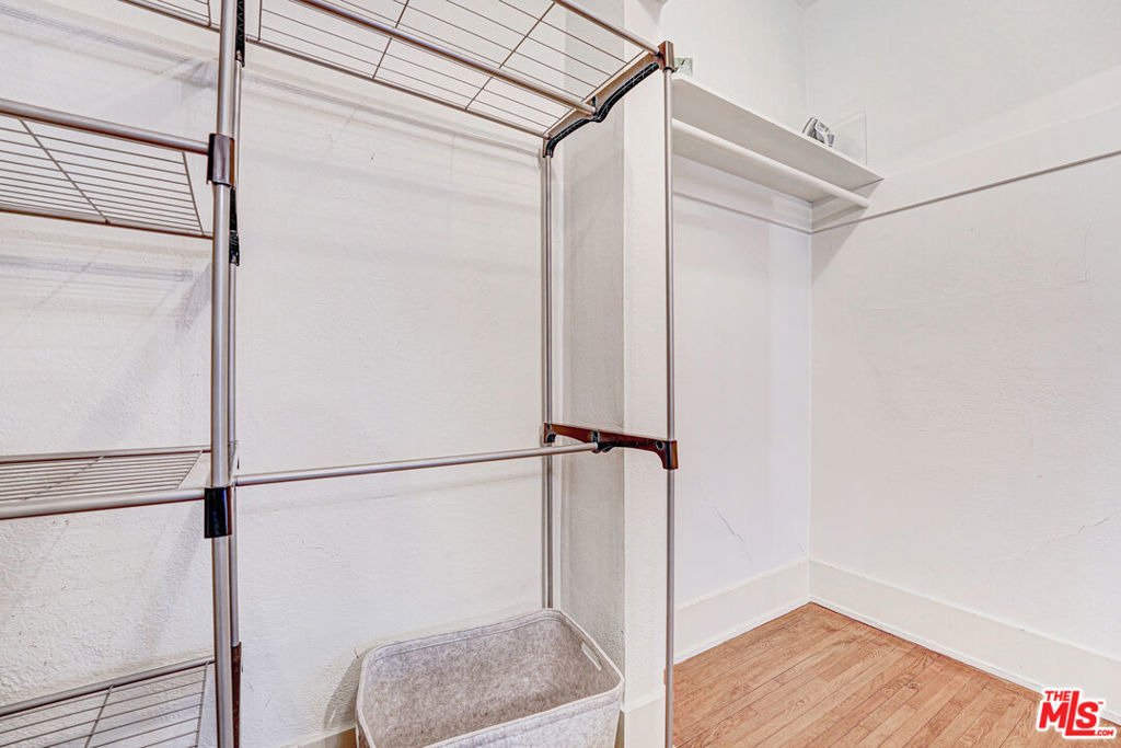 619 N Plymouth - Photo 10