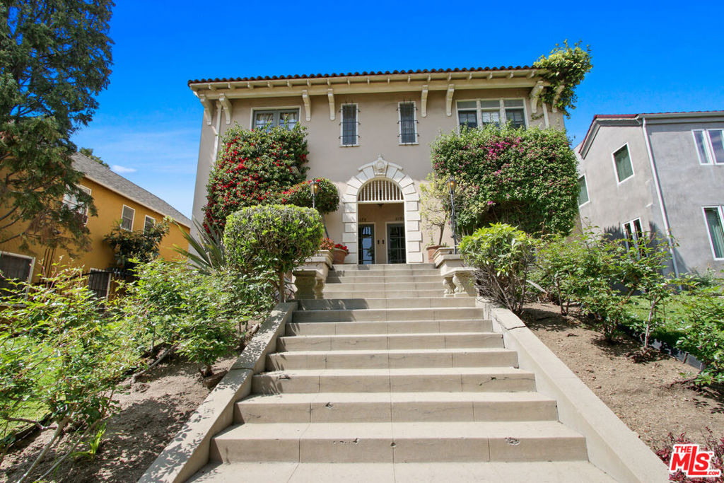 619 N Plymouth - Photo 1