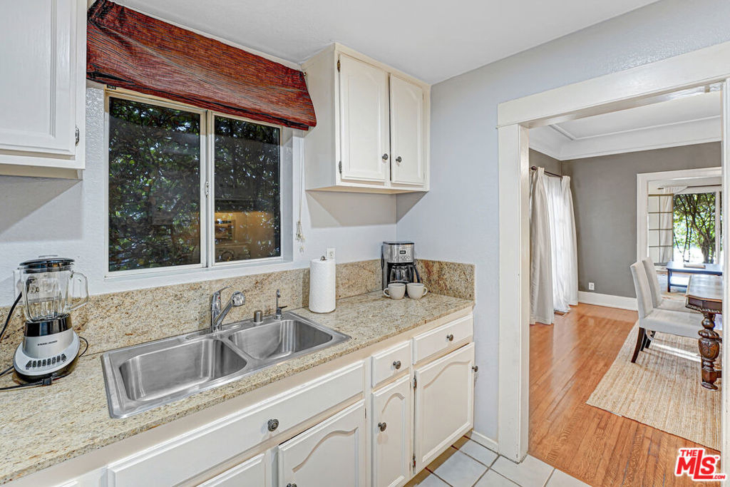 619 N Plymouth - Photo 7