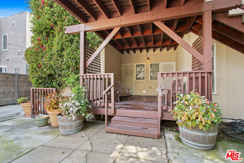 619 N Plymouth - Photo 17