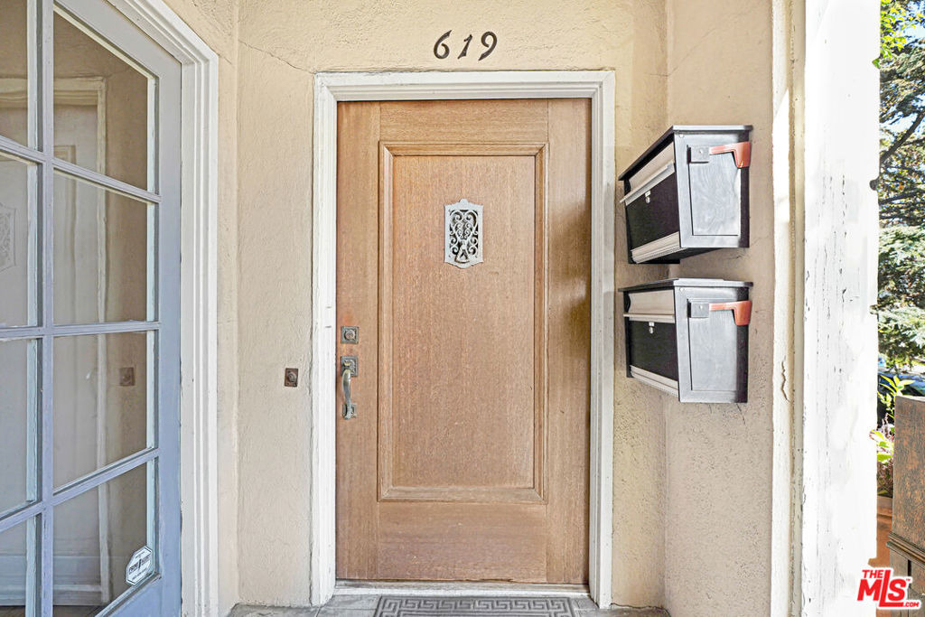 619 N Plymouth - Photo 2