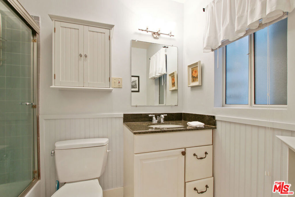 619 N Plymouth - Photo 11