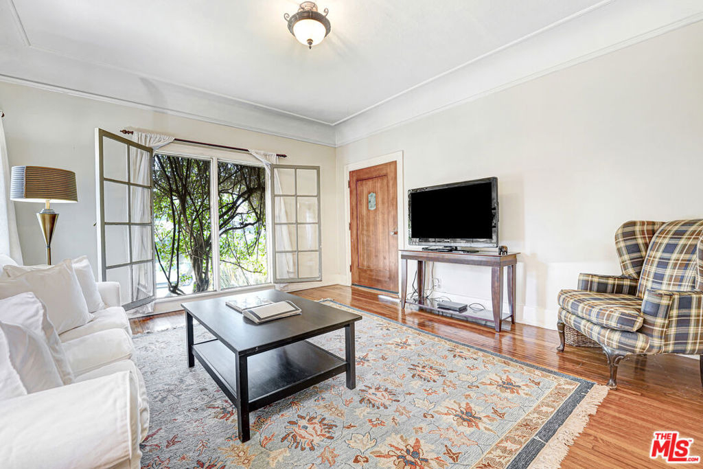 619 N Plymouth - Photo 4