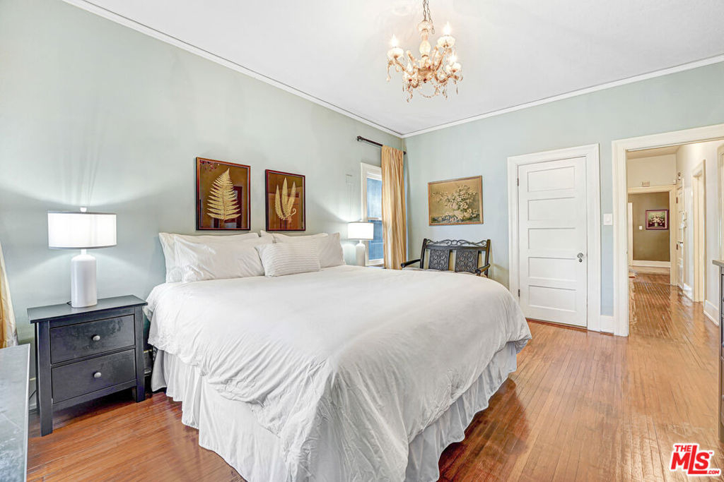619 N Plymouth - Photo 13