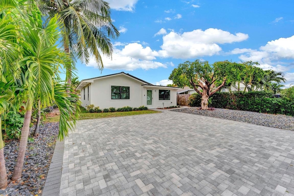 320 Nw 3rd Avenue - Photo 2