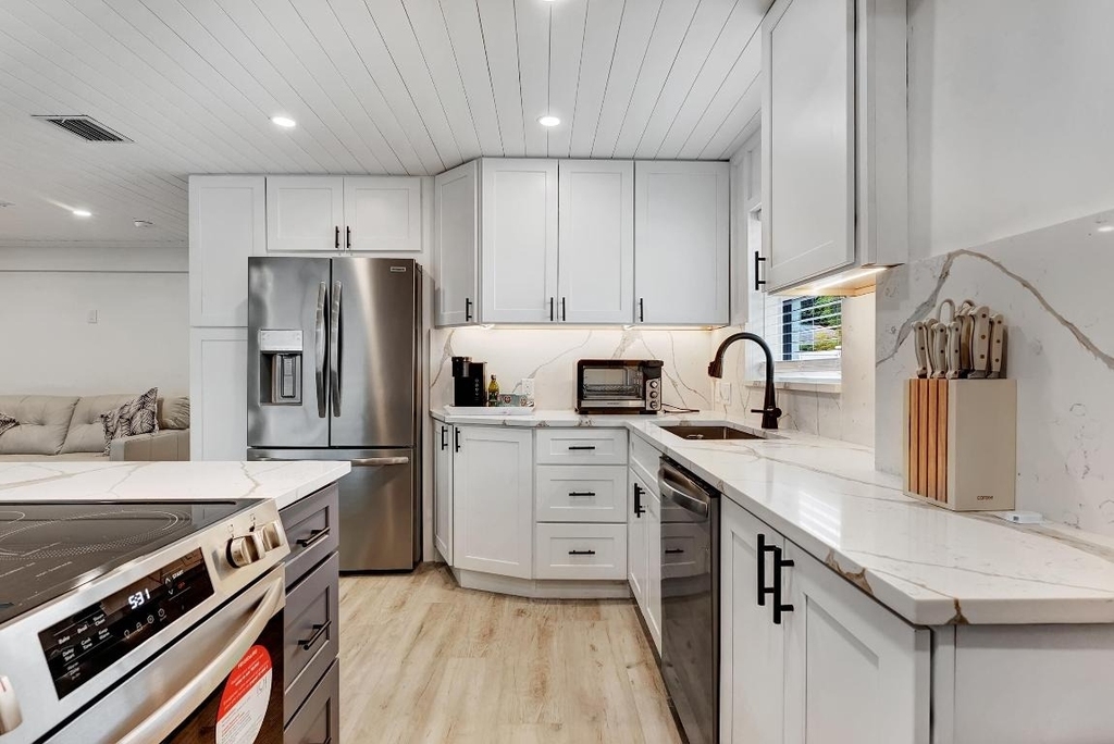 320 Nw 3rd Avenue - Photo 15