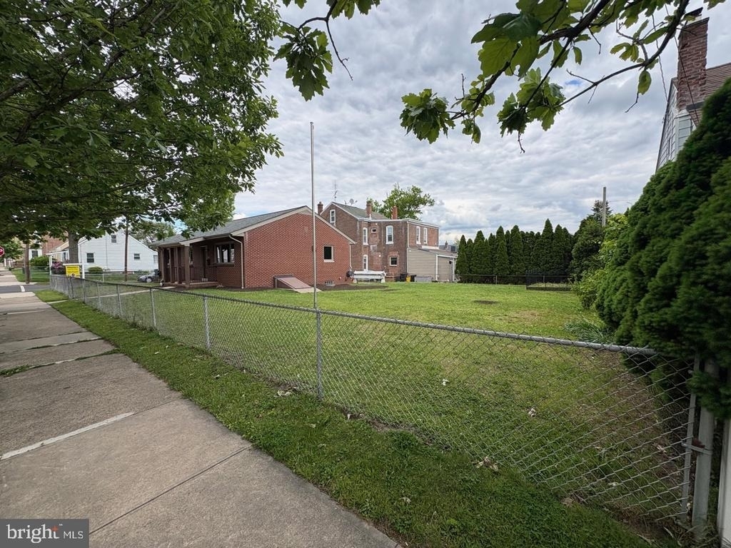 1040 Indiana Ave - Photo 3