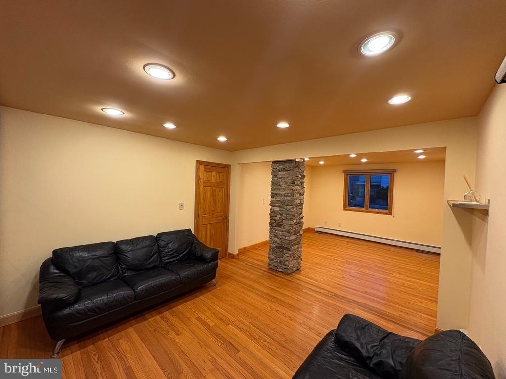 1040 Indiana Ave - Photo 10