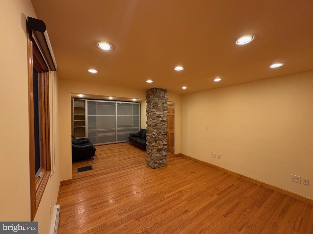 1040 Indiana Ave - Photo 11