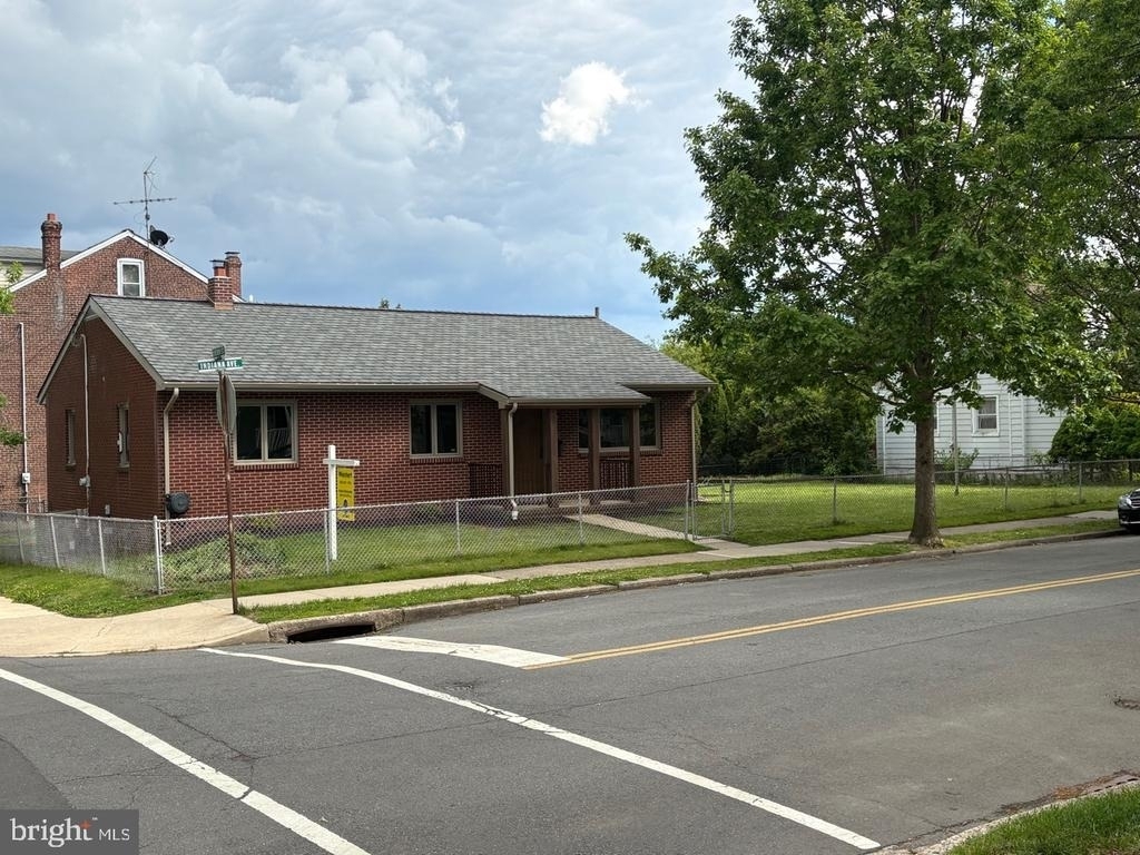 1040 Indiana Ave - Photo 1