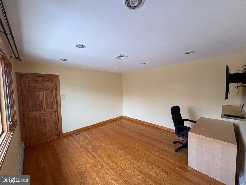 1040 Indiana Ave - Photo 8