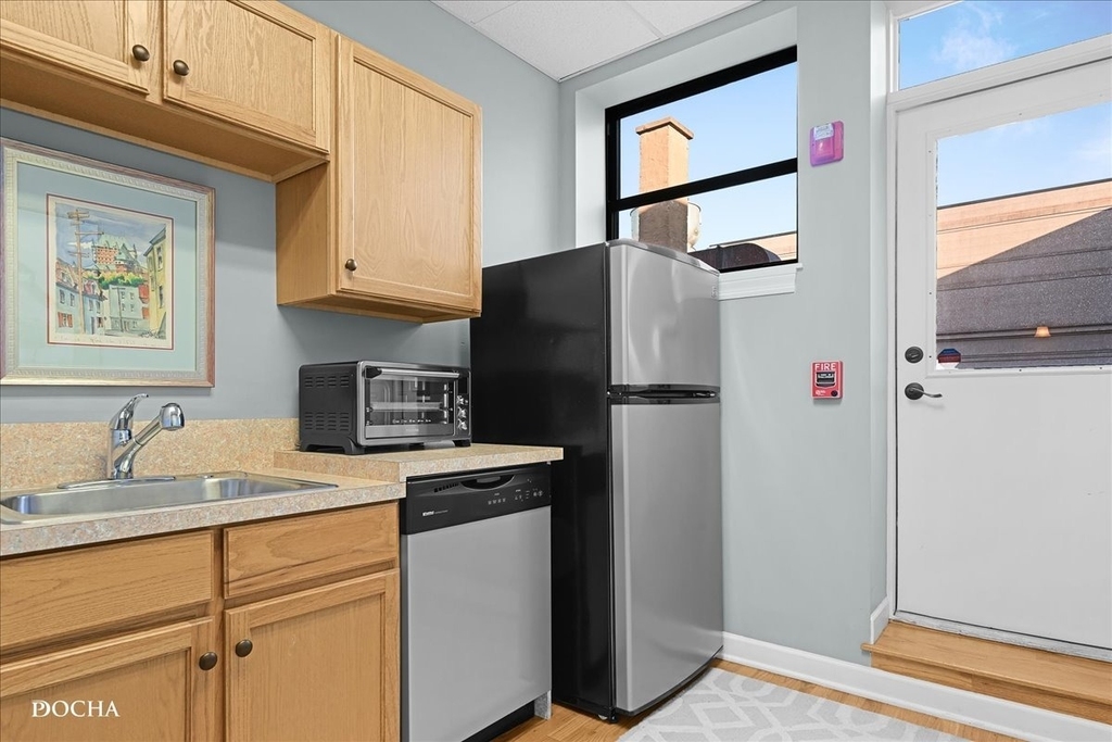 202 W Main Street - Photo 11