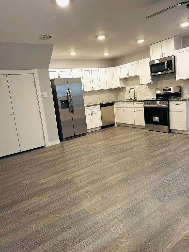 8109 Denton Street - Photo 2