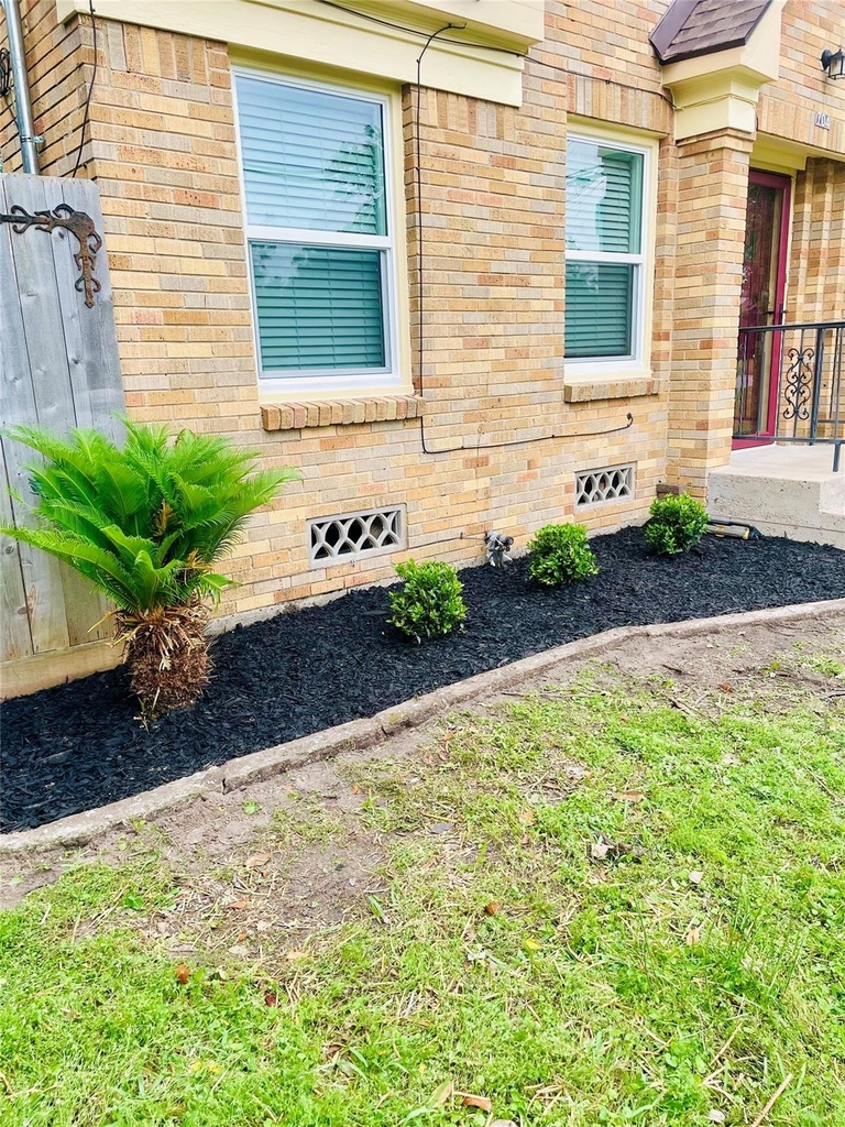 704 Sue Street - Photo 2