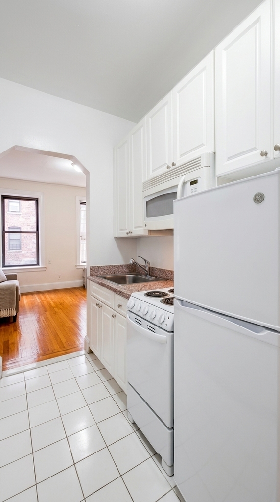 2nd Avenue - Photo 0
