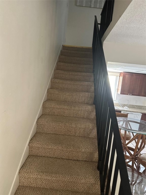 2210 Se 4th Avenue - Photo 2