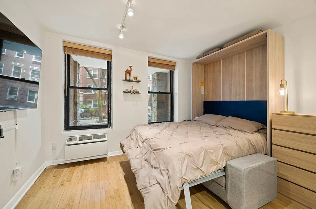 West 55th Street - Photo 5