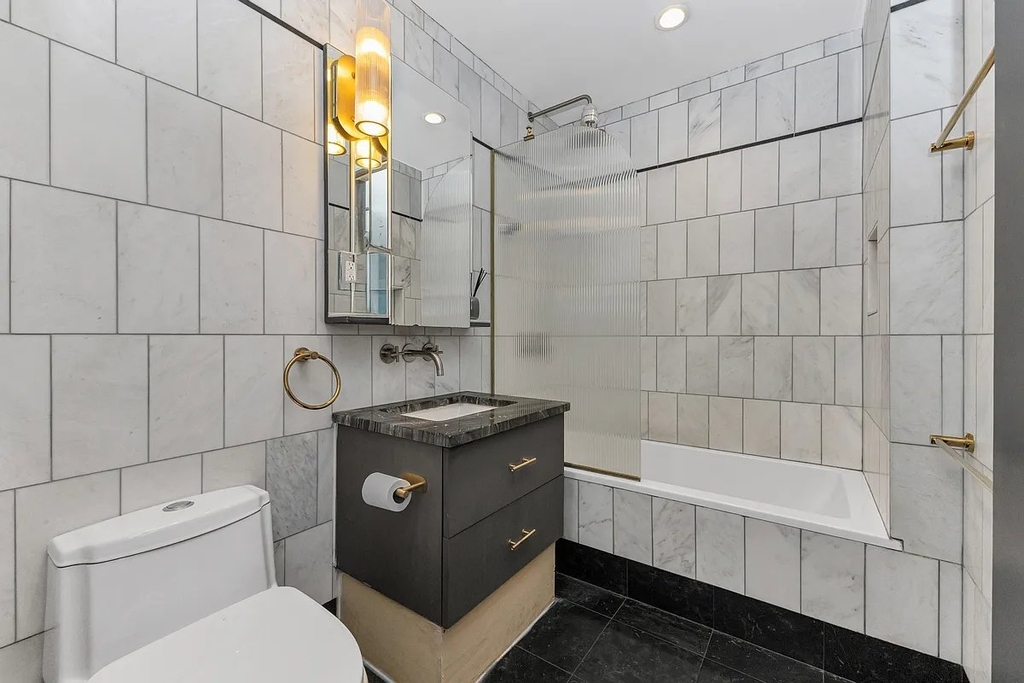 121 East 37th Street - Photo 4