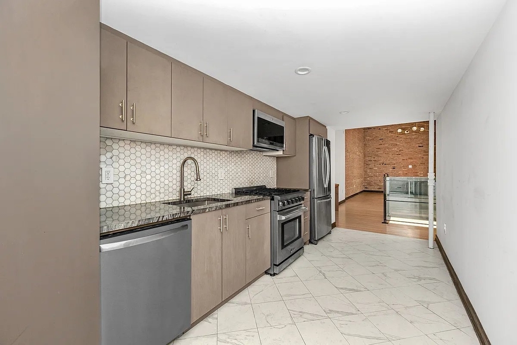 121 East 37th Street - Photo 3