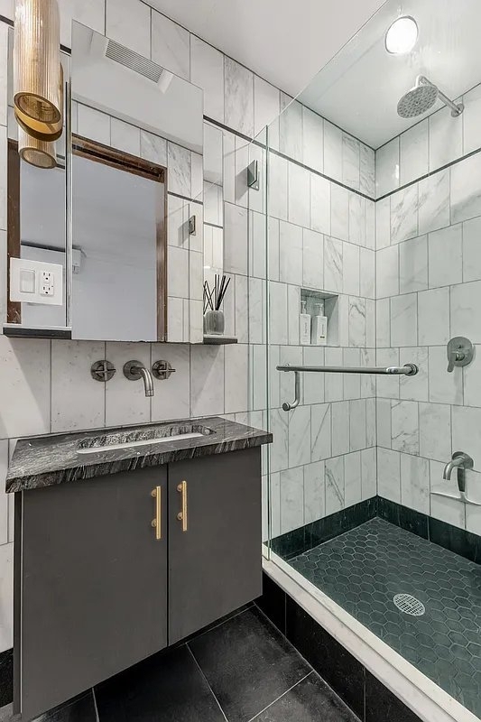 121 East 37th Street - Photo 5