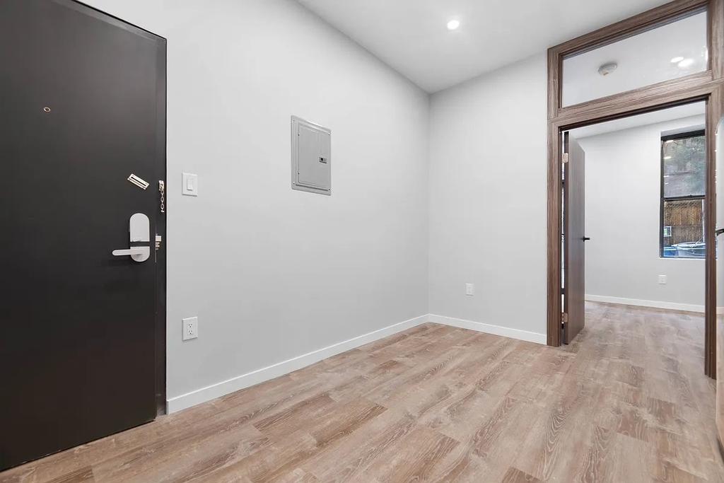 437 West 46th Street - Photo 2