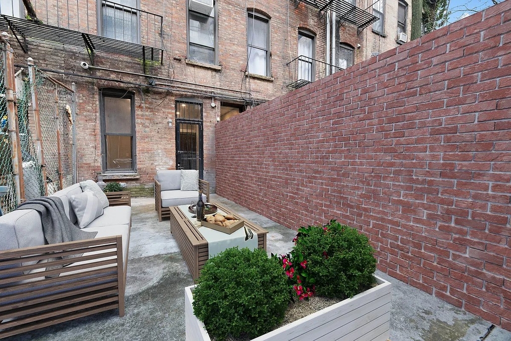 437 West 46th Street - Photo 4
