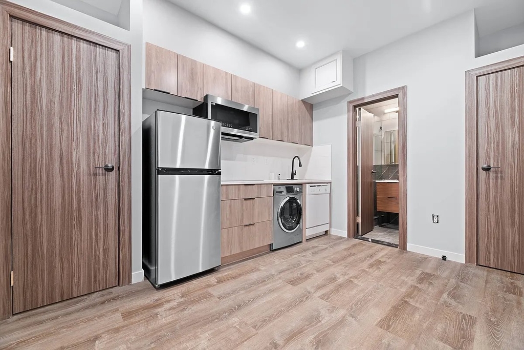 437 West 46th Street - Photo 1