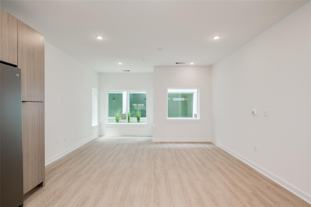 4802 S Congress Ave - Photo 2