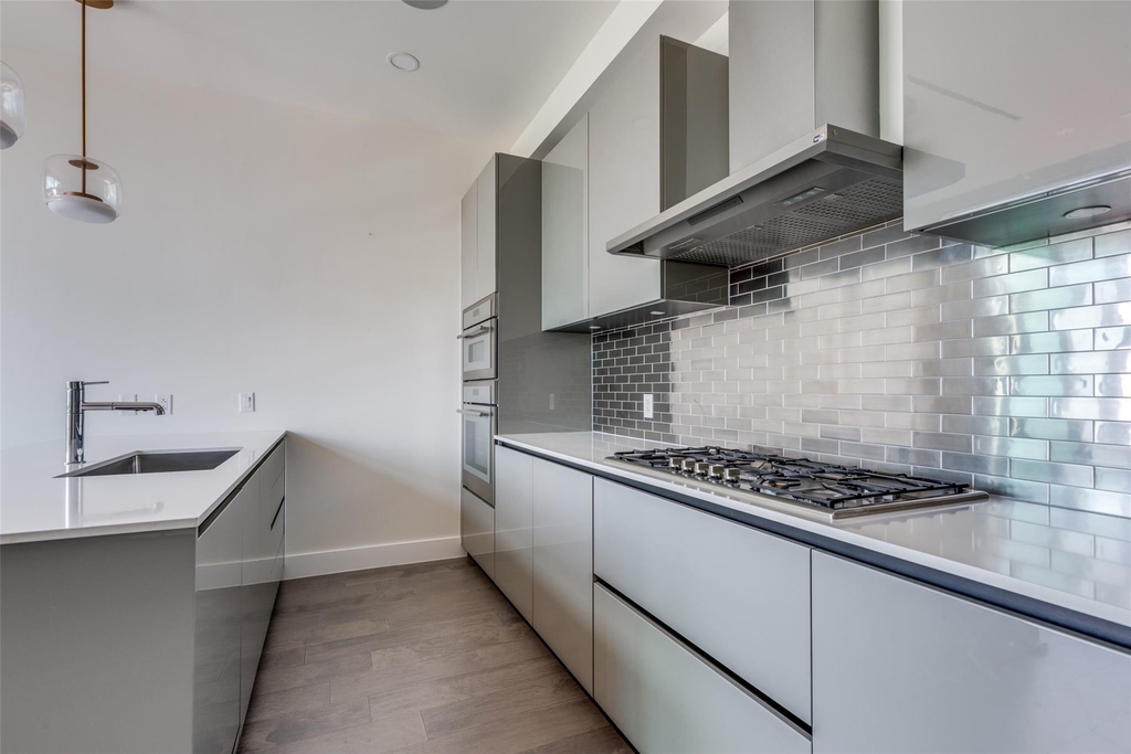 123 Lexington Ave - Photo 2
