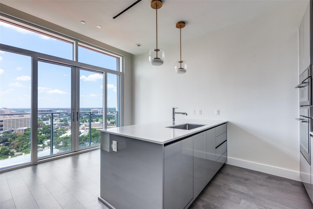 123 Lexington Ave - Photo 3