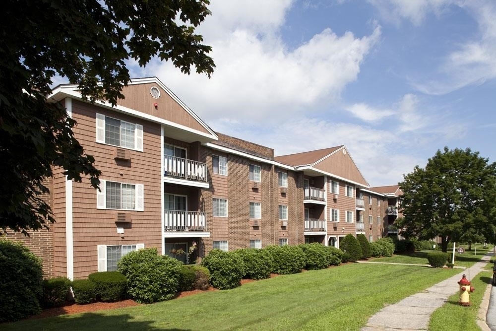 21 West River - Photo 1