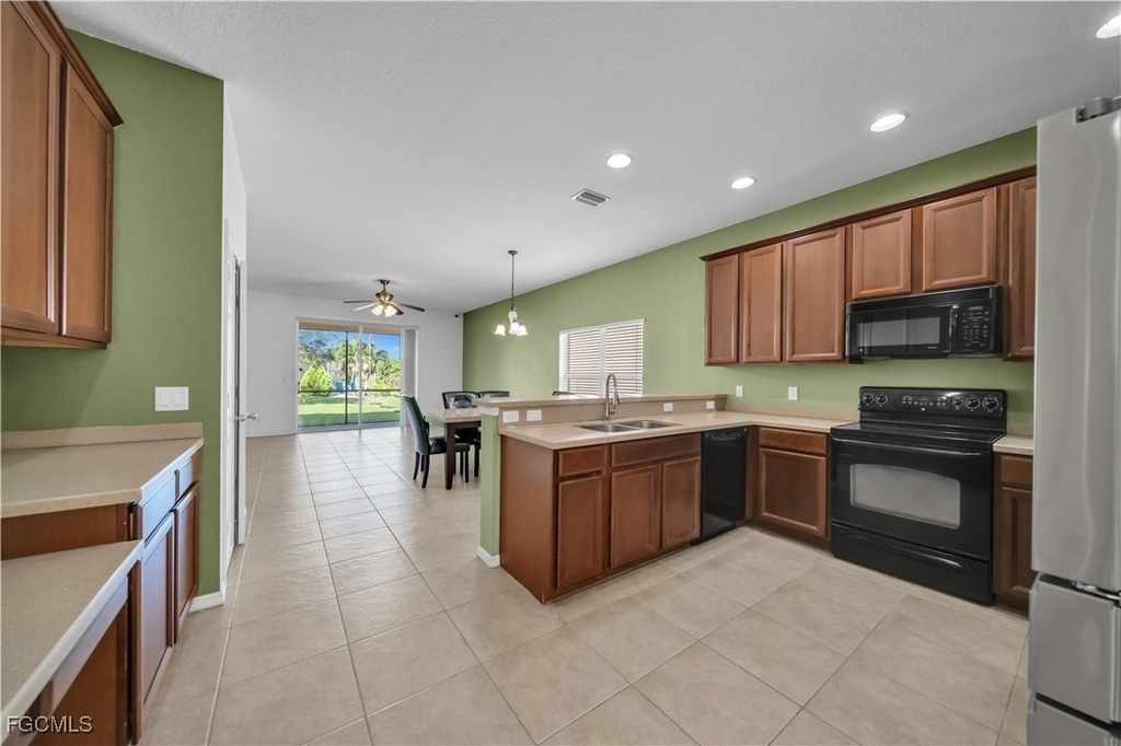 8125 Silver Birch Way - Photo 4