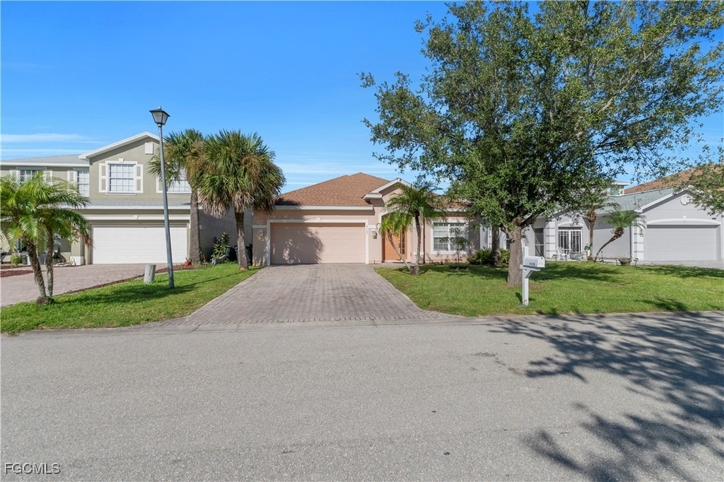 8125 Silver Birch Way - Photo 2