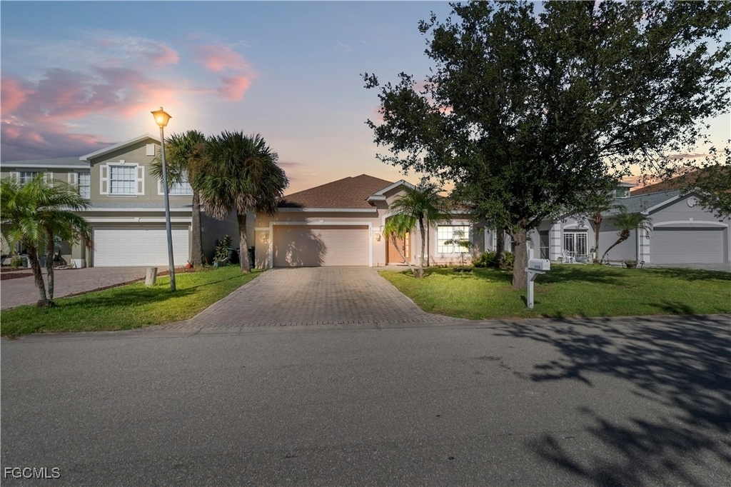 8125 Silver Birch Way - Photo 0